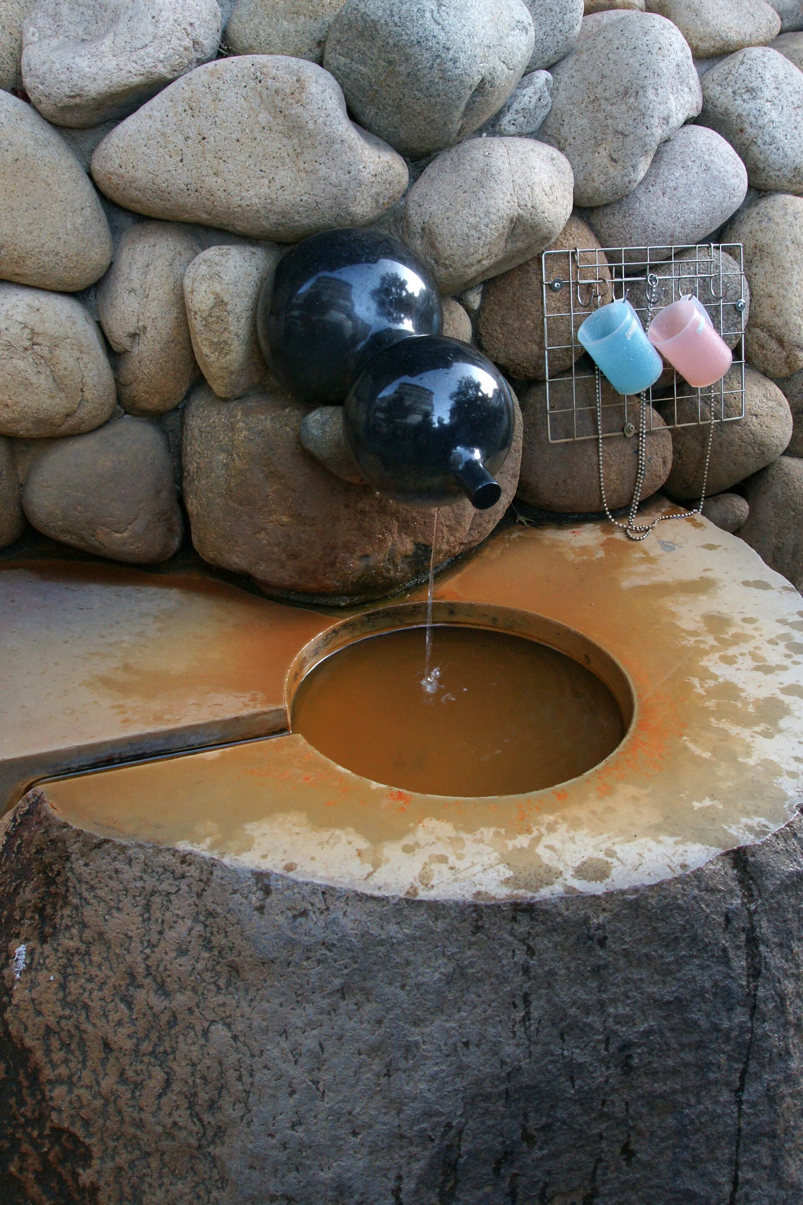 金之湯飲泉口