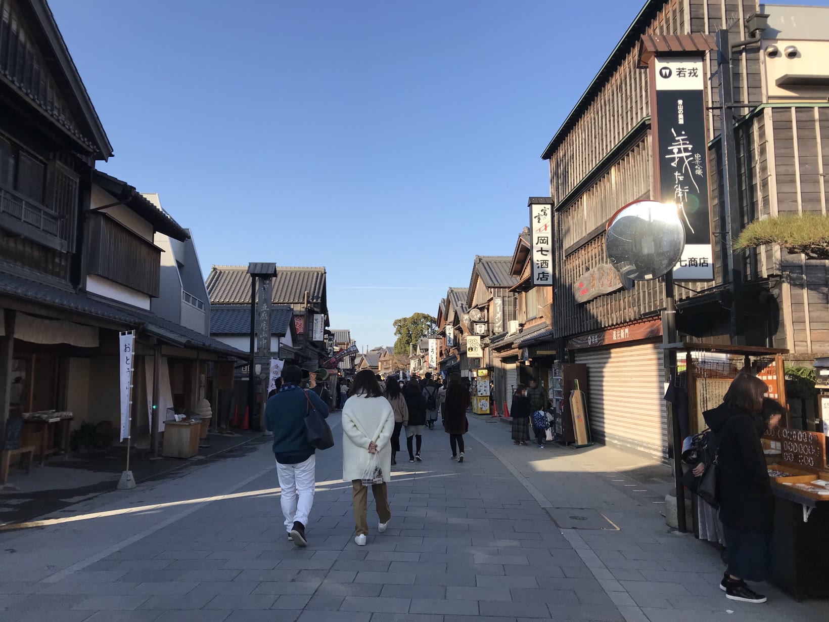 冬日晨光下的おはらい町通